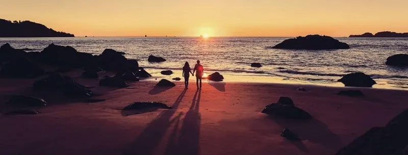 Lovers hanging along the shore